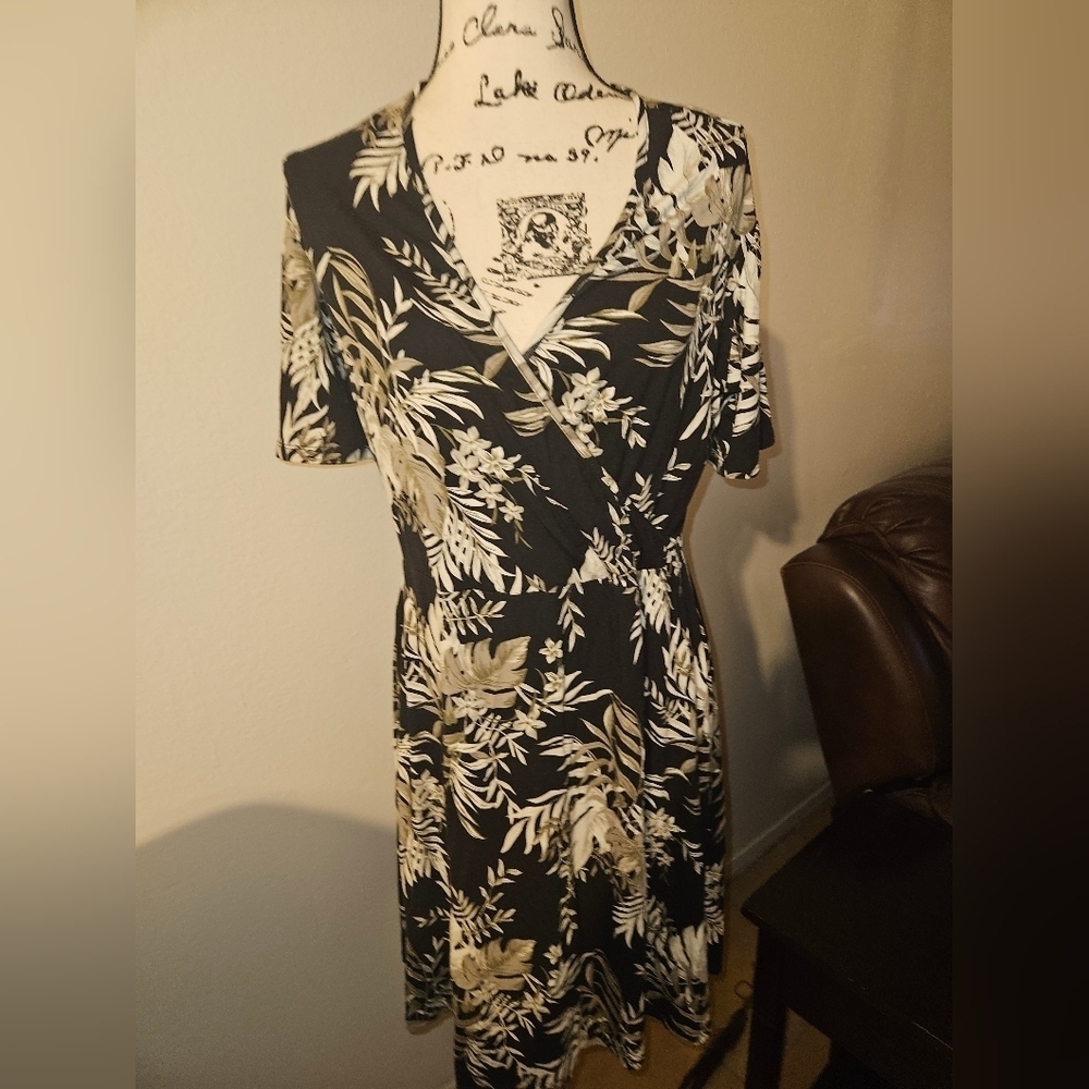 41 Hawthorn Womans V Neck Short Sleeve Dress Size Xl